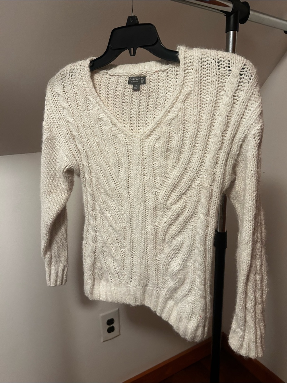 Chunky V-Neck Cable Knit Sweater in Cream